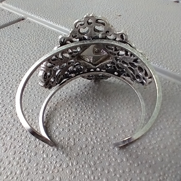 Women's large silver tone cuff bracelet. - Picture 2 of 4